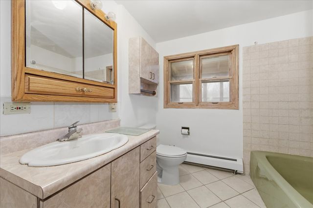 6N879 Dunham Road, Wayne, IL 60184