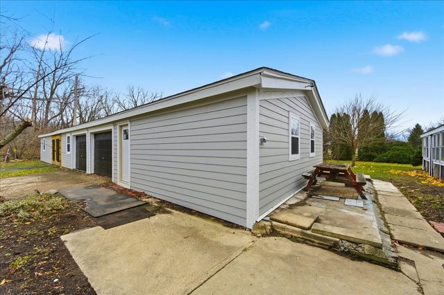 6N879 Dunham Road, Wayne, IL 60184