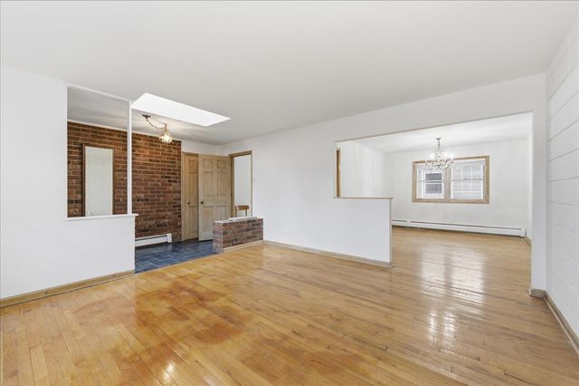 6N879 Dunham Road, Wayne, IL 60184