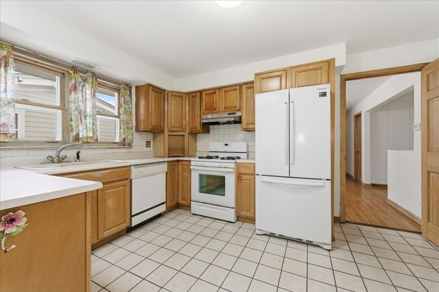 6N879 Dunham Road, Wayne, IL 60184