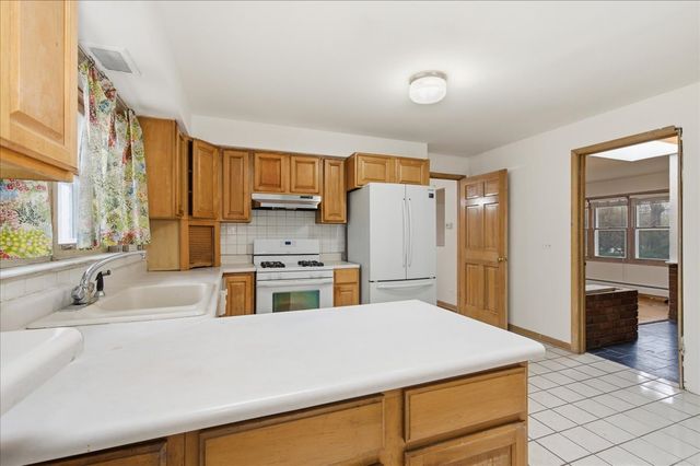 6N879 Dunham Road, Wayne, IL 60184