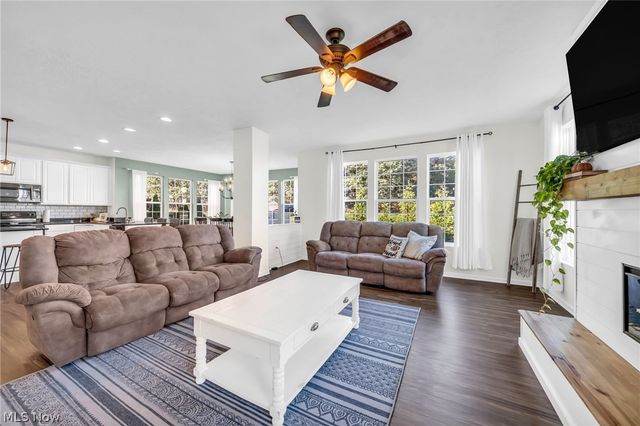 345 Woodside Lane, Tallmadge, OH 44278