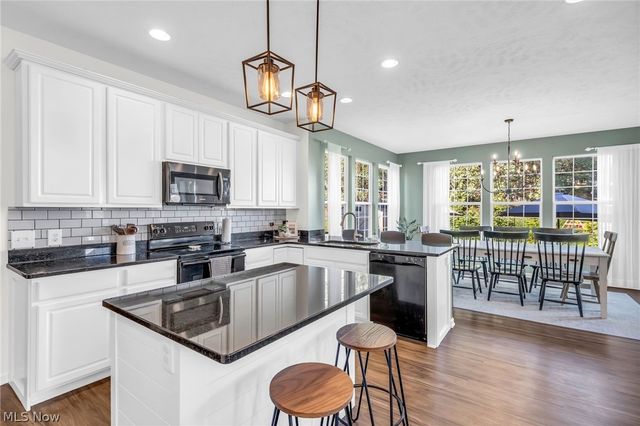 345 Woodside Lane, Tallmadge, OH 44278