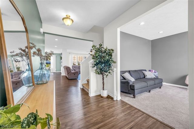 345 Woodside Lane, Tallmadge, OH 44278