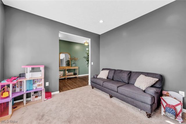 345 Woodside Lane, Tallmadge, OH 44278