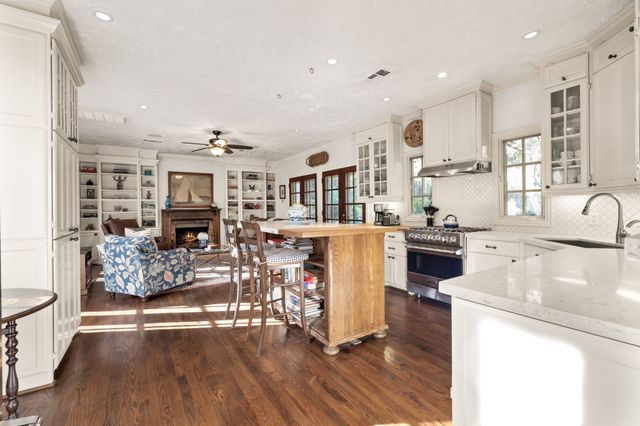 6943 Wildgrove Avenue, Dallas, TX 75214