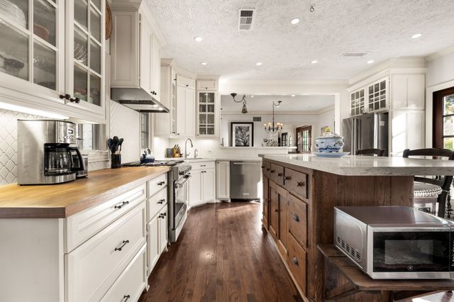 6943 Wildgrove Avenue, Dallas, TX 75214