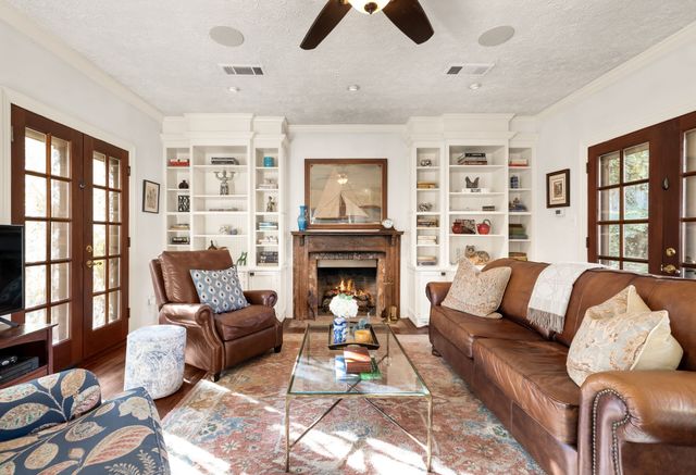 6943 Wildgrove Avenue, Dallas, TX 75214