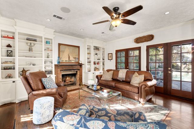 6943 Wildgrove Avenue, Dallas, TX 75214