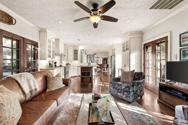 6943 Wildgrove Avenue, Dallas, TX 75214