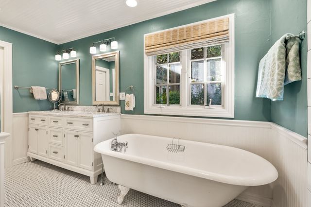 6943 Wildgrove Avenue, Dallas, TX 75214