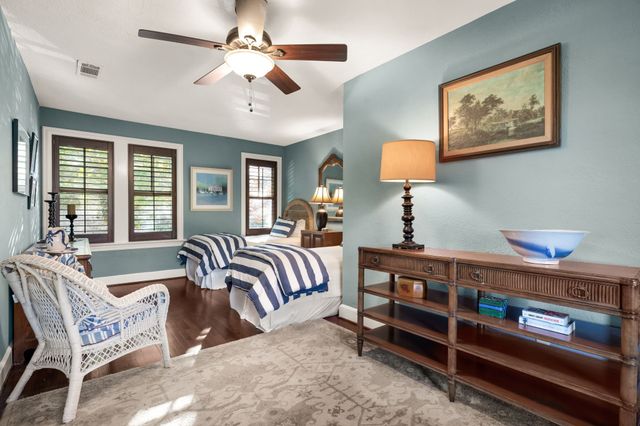 6943 Wildgrove Avenue, Dallas, TX 75214