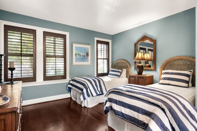 6943 Wildgrove Avenue, Dallas, TX 75214