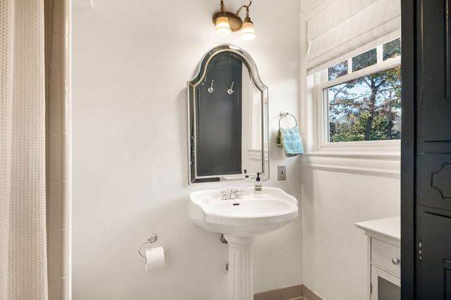 6943 Wildgrove Avenue, Dallas, TX 75214