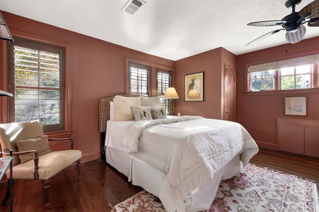 6943 Wildgrove Avenue, Dallas, TX 75214