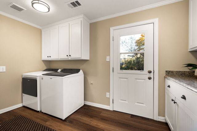 6943 Wildgrove Avenue, Dallas, TX 75214