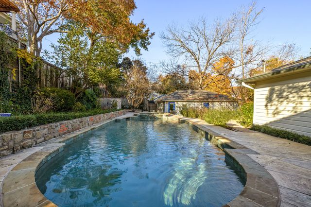 6943 Wildgrove Avenue, Dallas, TX 75214