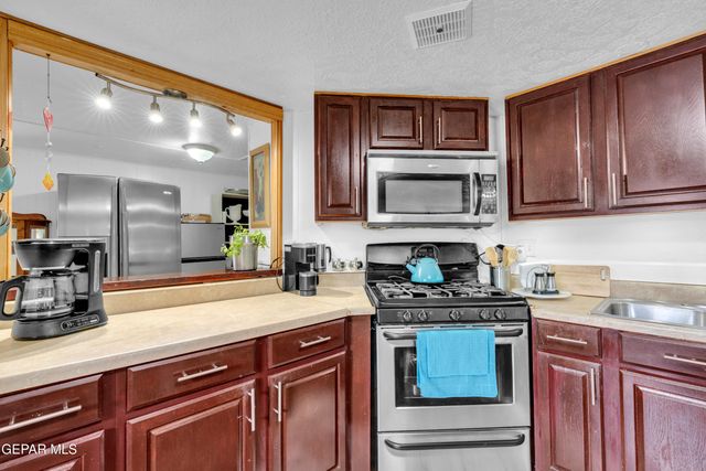 10771 Wilton Place, Socorro, TX 79927