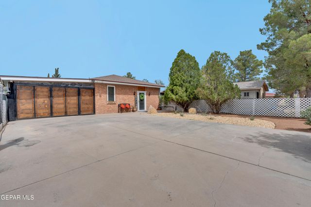 10771 Wilton Place, Socorro, TX 79927