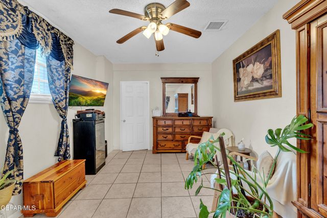 10771 Wilton Place, Socorro, TX 79927