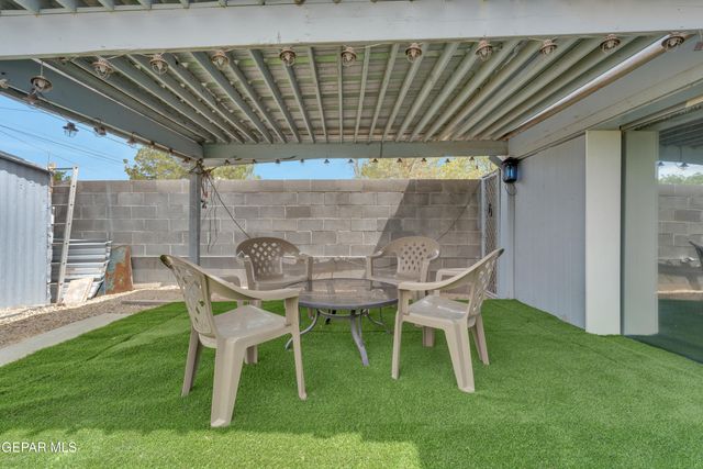 10771 Wilton Place, Socorro, TX 79927
