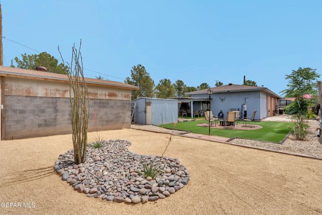10771 Wilton Place, Socorro, TX 79927