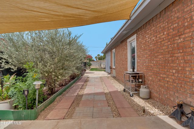 10771 Wilton Place, Socorro, TX 79927