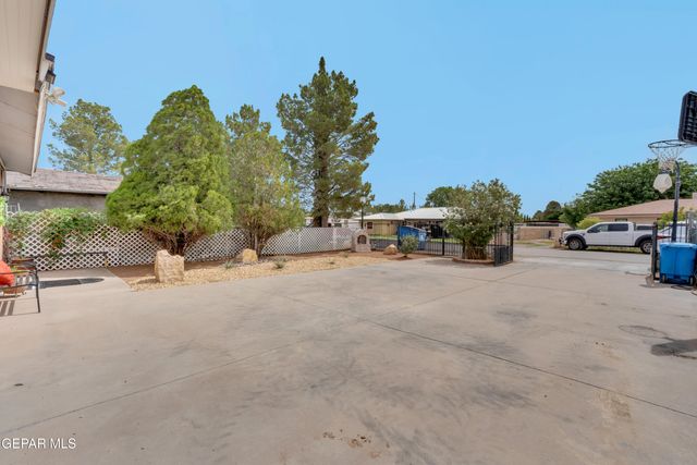 10771 Wilton Place, Socorro, TX 79927