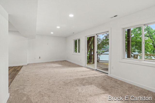 7880 W Lake Road, Holton Twp, MI 49457