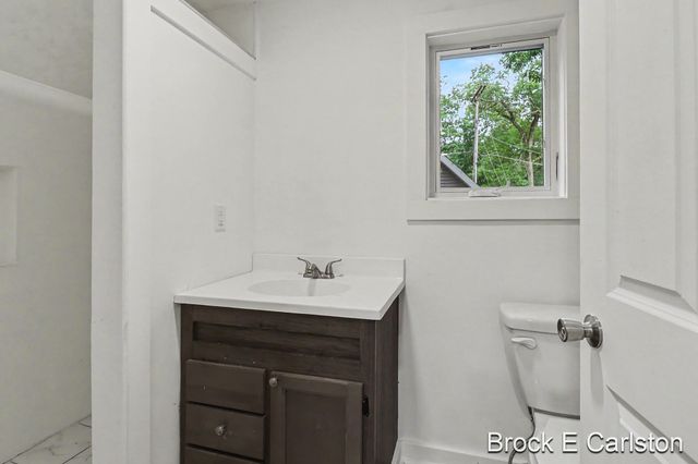 7880 W Lake Road, Holton Twp, MI 49457