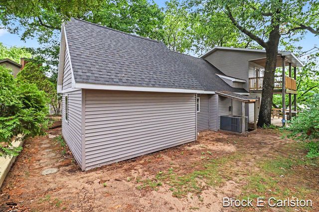 7880 W Lake Road, Holton Twp, MI 49457