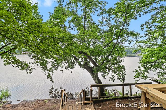 7880 W Lake Road, Holton Twp, MI 49457