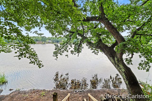 7880 W Lake Road, Holton Twp, MI 49457