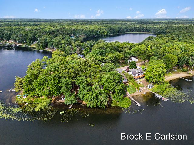 7880 W Lake Road, Holton Twp, MI 49457