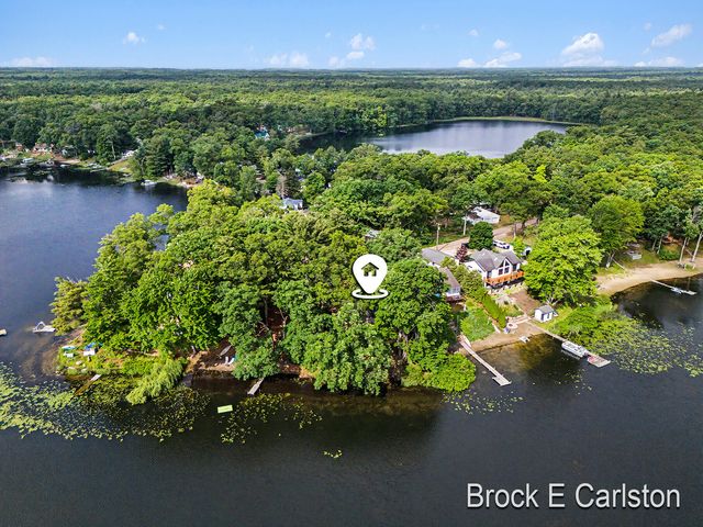7880 W Lake Road, Holton Twp, MI 49457