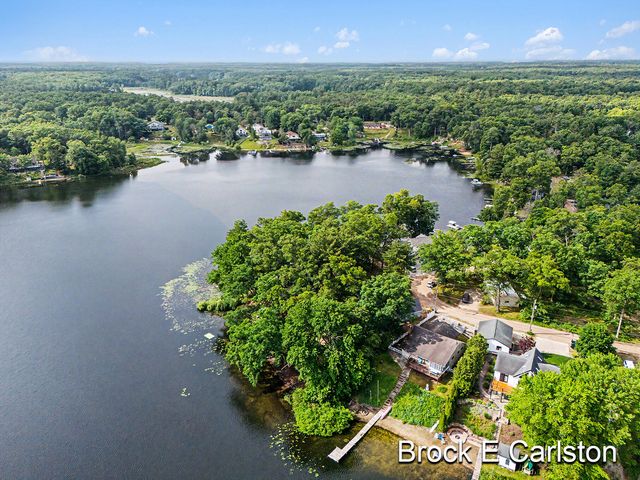 7880 W Lake Road, Holton Twp, MI 49457