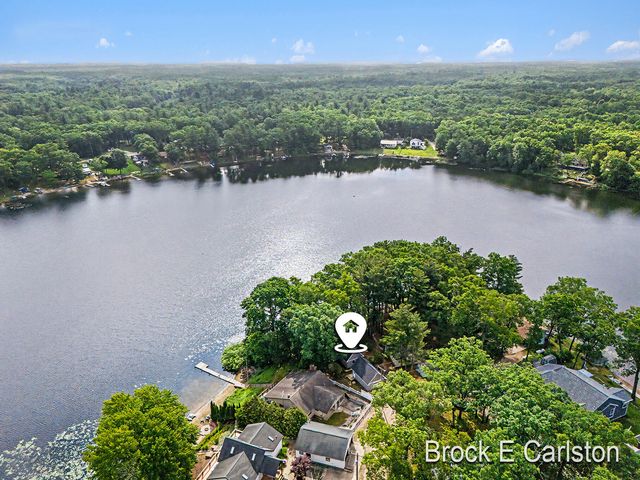 7880 W Lake Road, Holton Twp, MI 49457