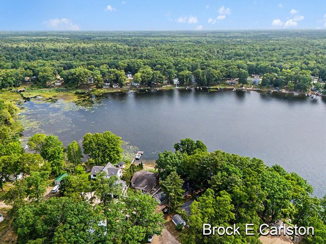 7880 W Lake Road, Holton Twp, MI 49457