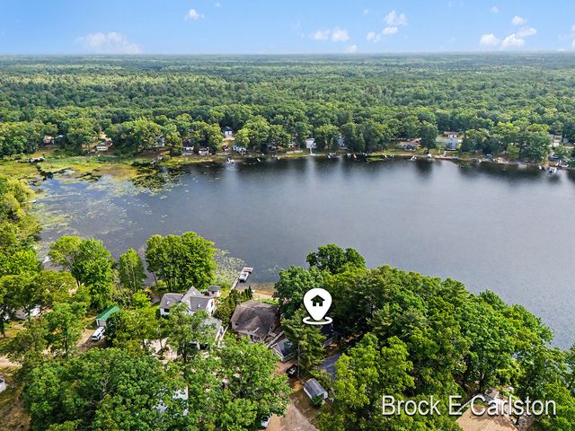 7880 W Lake Road, Holton Twp, MI 49457