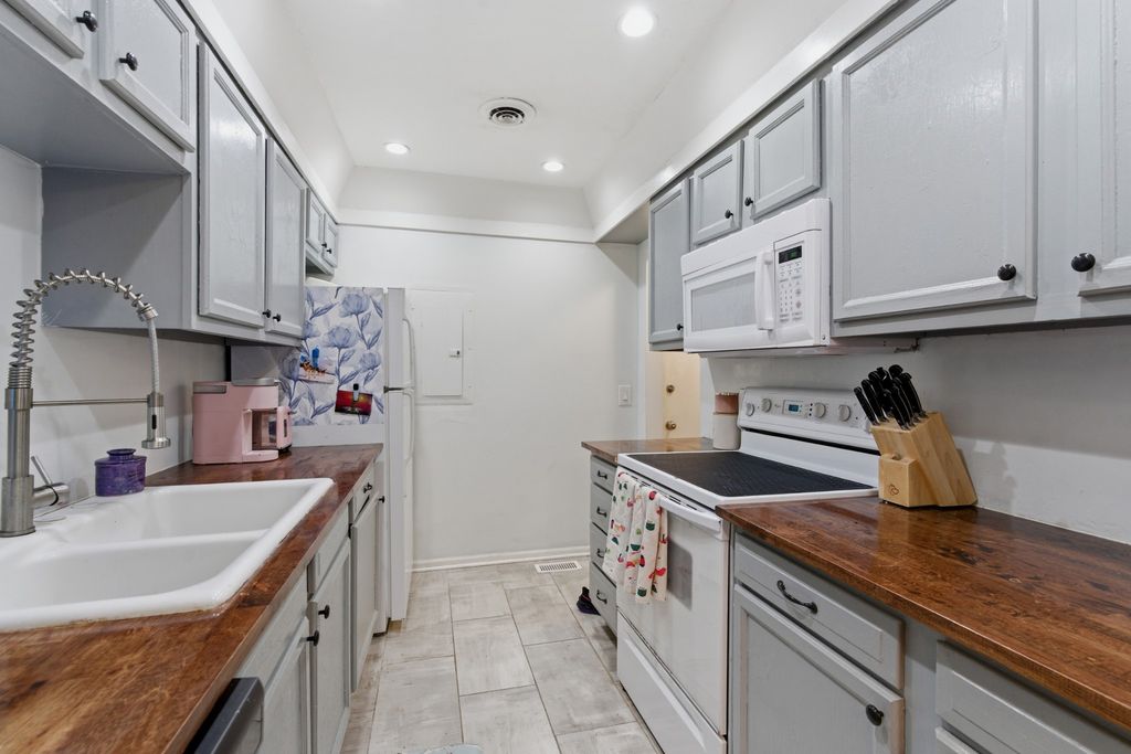 5025 Hillsboro Pike Apt 15L, Nashville, TN 37215