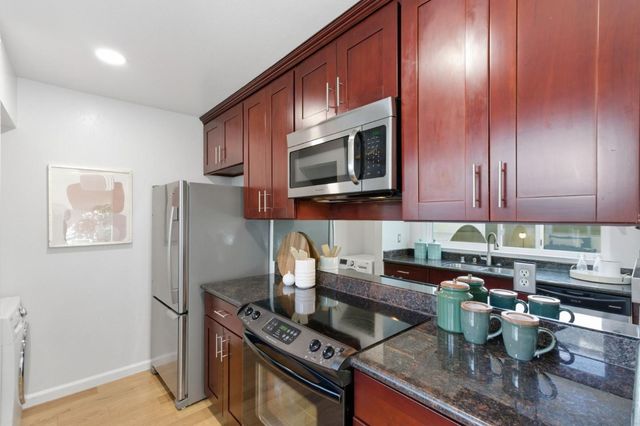 1919 Alameda De Las Pulgas 71, San Mateo, CA 94403