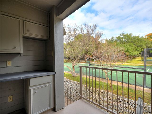 191 World Of Tennis SQ, Lakeway, TX 78738