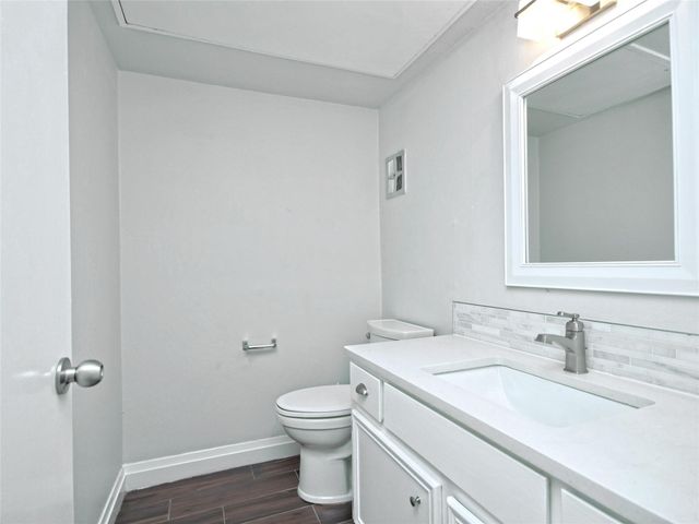 191 World Of Tennis SQ, Lakeway, TX 78738