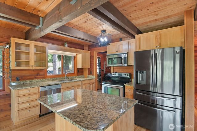 300 Modrow Road, Kalama, WA 98625