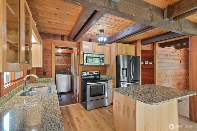 300 Modrow Road, Kalama, WA 98625