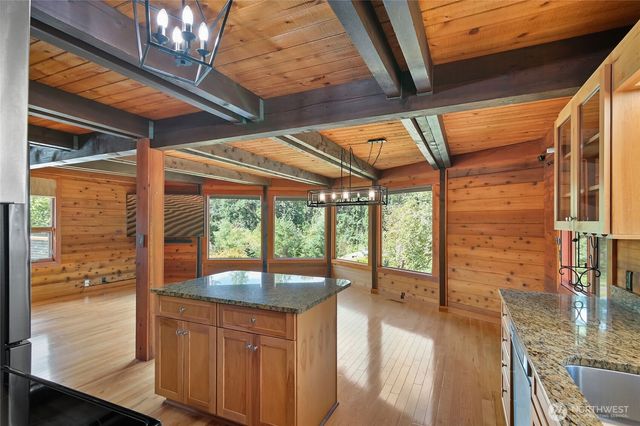 300 Modrow Road, Kalama, WA 98625