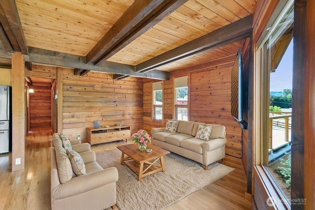 300 Modrow Road, Kalama, WA 98625