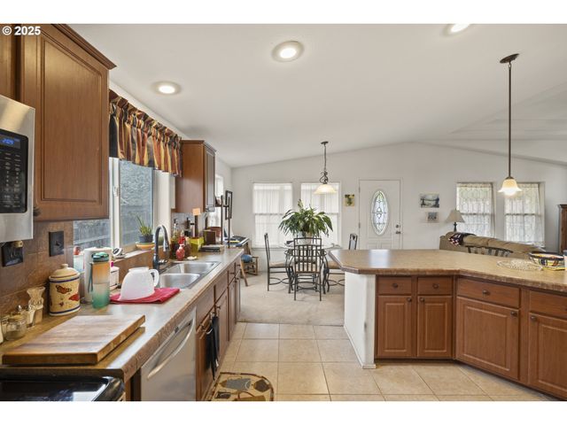 4015 Sw 185TH Ave, Beaverton, OR 97078