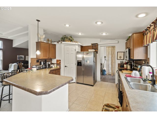 4015 Sw 185TH Ave, Beaverton, OR 97078