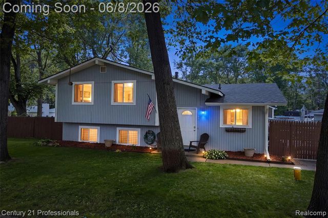 9664 Listeria Street, Commerce Twp, MI 48382